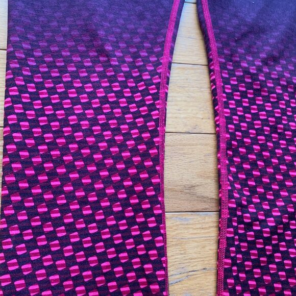 Lululemon High-Rise Ombre Pattern Leggings – Size Unknown (Approx S/M) - Picture 2 of 9